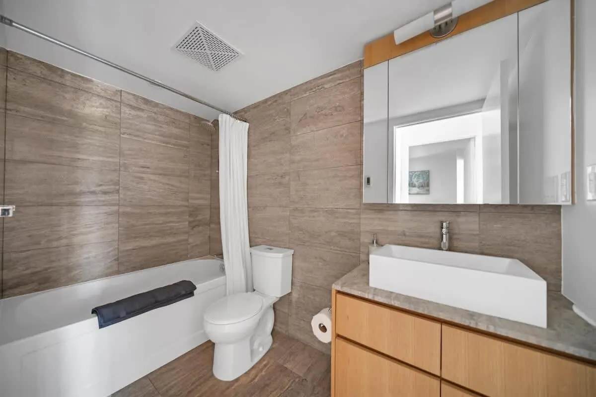 Spacious 5Br Haven Near To Top Attractions Toronto Apartment