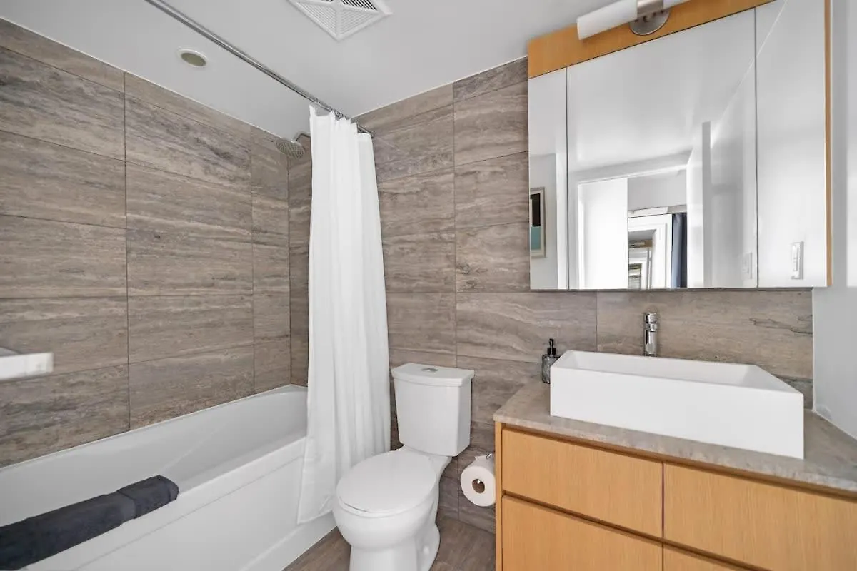 Spacious 5Br Haven Near To Top Attractions Toronto 0*,  Canada